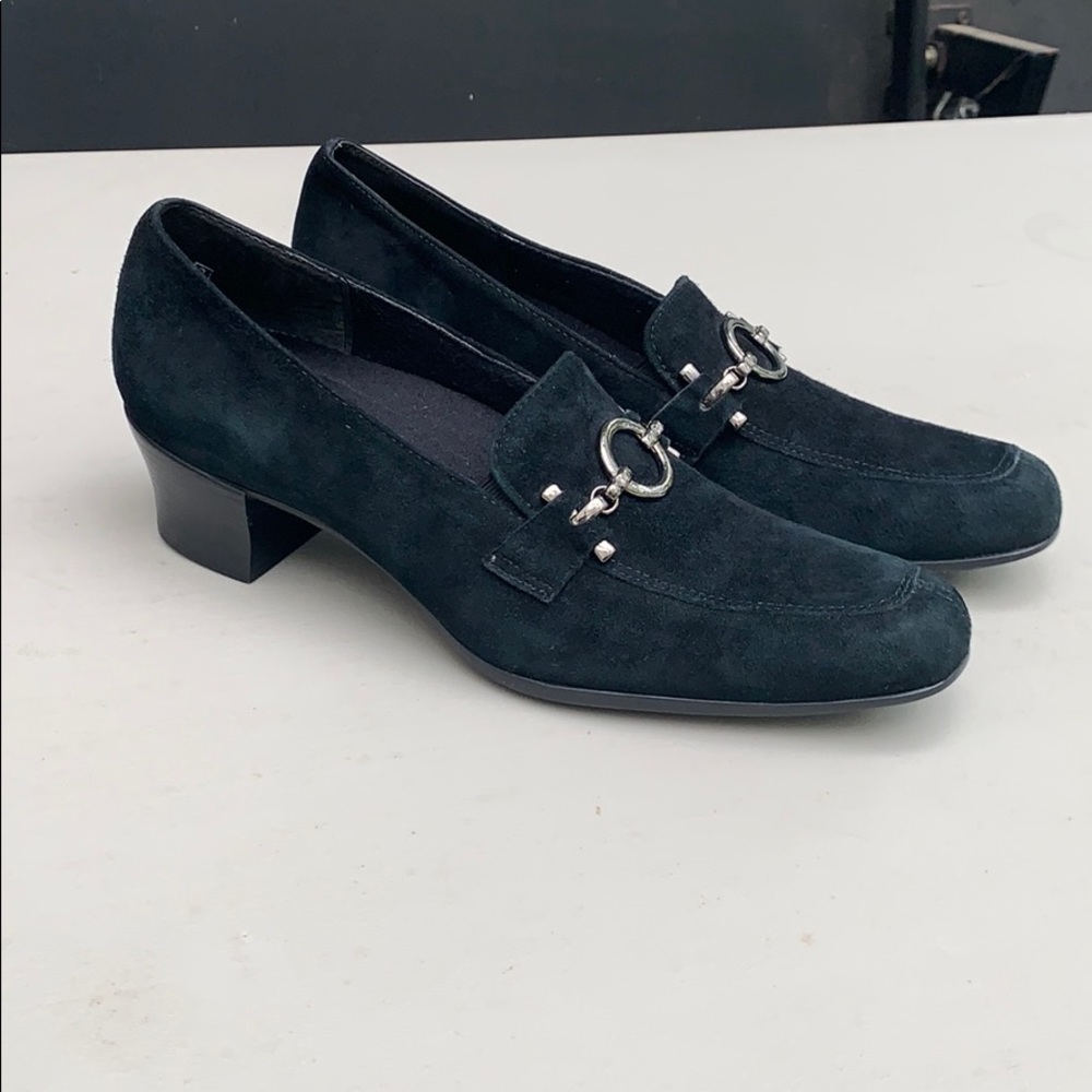 Munro American Suede shoes. Size 8 N.